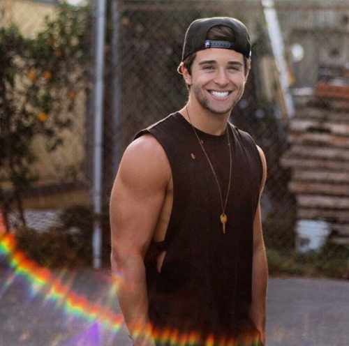 theancientcistern:  d0ntevenw0rryab0utit:  Jake Miller   welp… fml