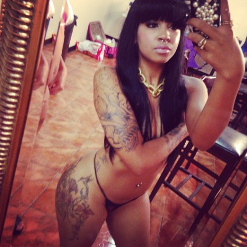 cocainefinesse:  http://cocainefinesse.tumblr.com 