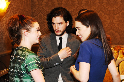 XXX  Emilia Clarke, Kit Harington & Maisie photo