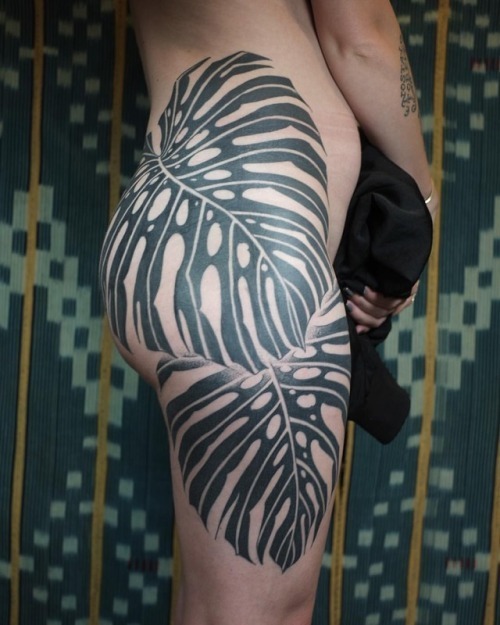 make-way-for-the-tatooed-girls:  Make Way For The Tattooed Girls