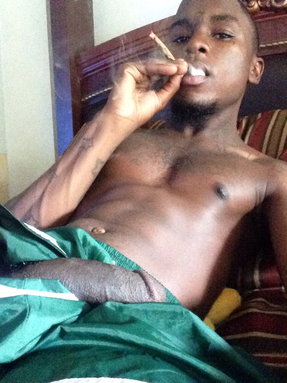 imchillnjustchilln:  😈 DayDay IG: _____dayday____ Twitter: @dayday_bigghead  Snapchat:
