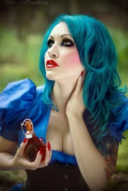 tits-tats-n-tutus:  Alice in Wonderlandby