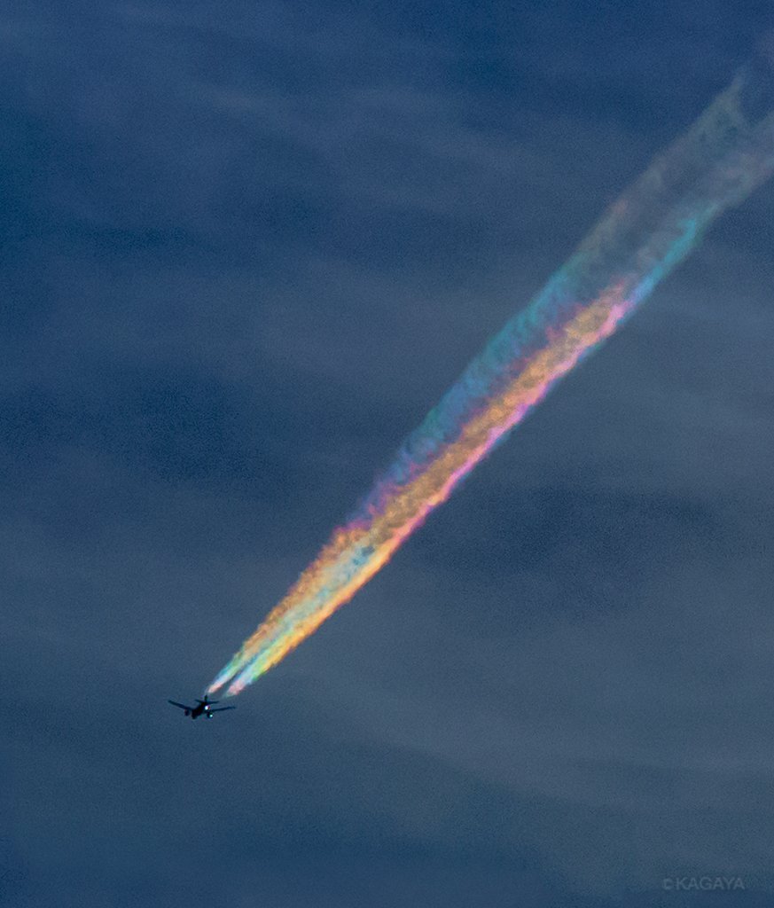 itscolossal:  A Photographer Captures An Airplane with Rainbow Contrails Above Japan