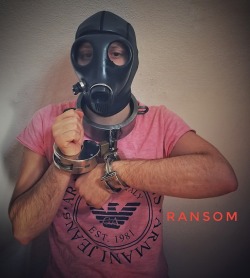 ransommoney:“Ransom chill out” and sry for the shirt… Cuffs and collar were locked that fast - no chance to change the outfit