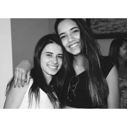 já mandei o textinho fofo no wpp e já te zoei bastante, mas não podia faltar uma fotinho fofa, né?! Parabéns minha princesa! Apesar de tudo, eu te amo pra sempre!!! 👭💗 #vamopro18 #chaaamapt #17aninhos #teamoprasempre  (at Condomínio Panoramic)