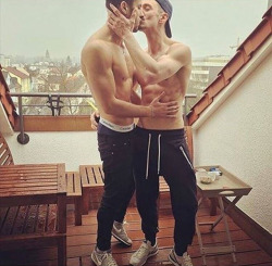 A blog about gay love and intimacy.. and a little 