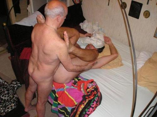 sphincterfeeder: I L O V E Old man asses! So tasy and musky! SMELL THE RAINBOW! SnifffFFF!