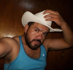 tapatiosinnaked:  Vaquero caliente