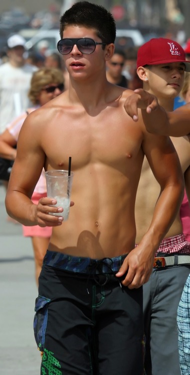 youngguys4you:  Some cute tanned beachboys 