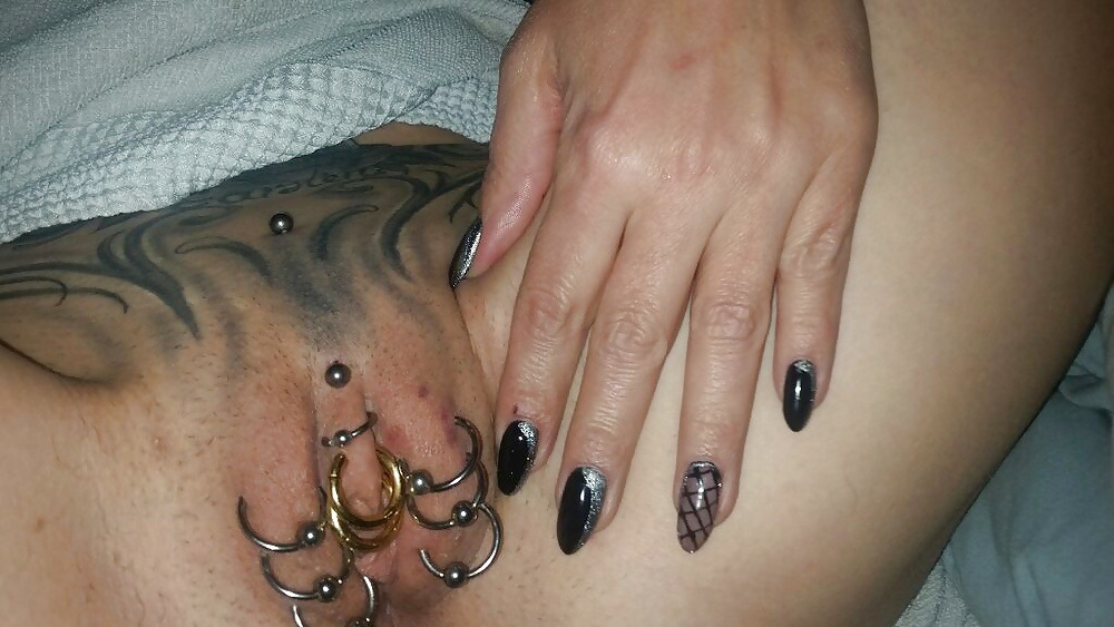 pussymodsgaloreA nicely pierced pussy. At the top we have a Christina piercing, but