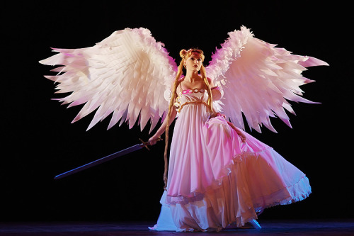 silvermoon424:Gorgeous cosplay of Usagi’s final form in episode 200 by Lo.