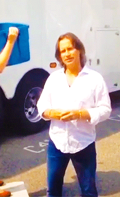 elisabethcollins:how to do the ice bucket challenge and look like a puppy a guide by robert carlyle