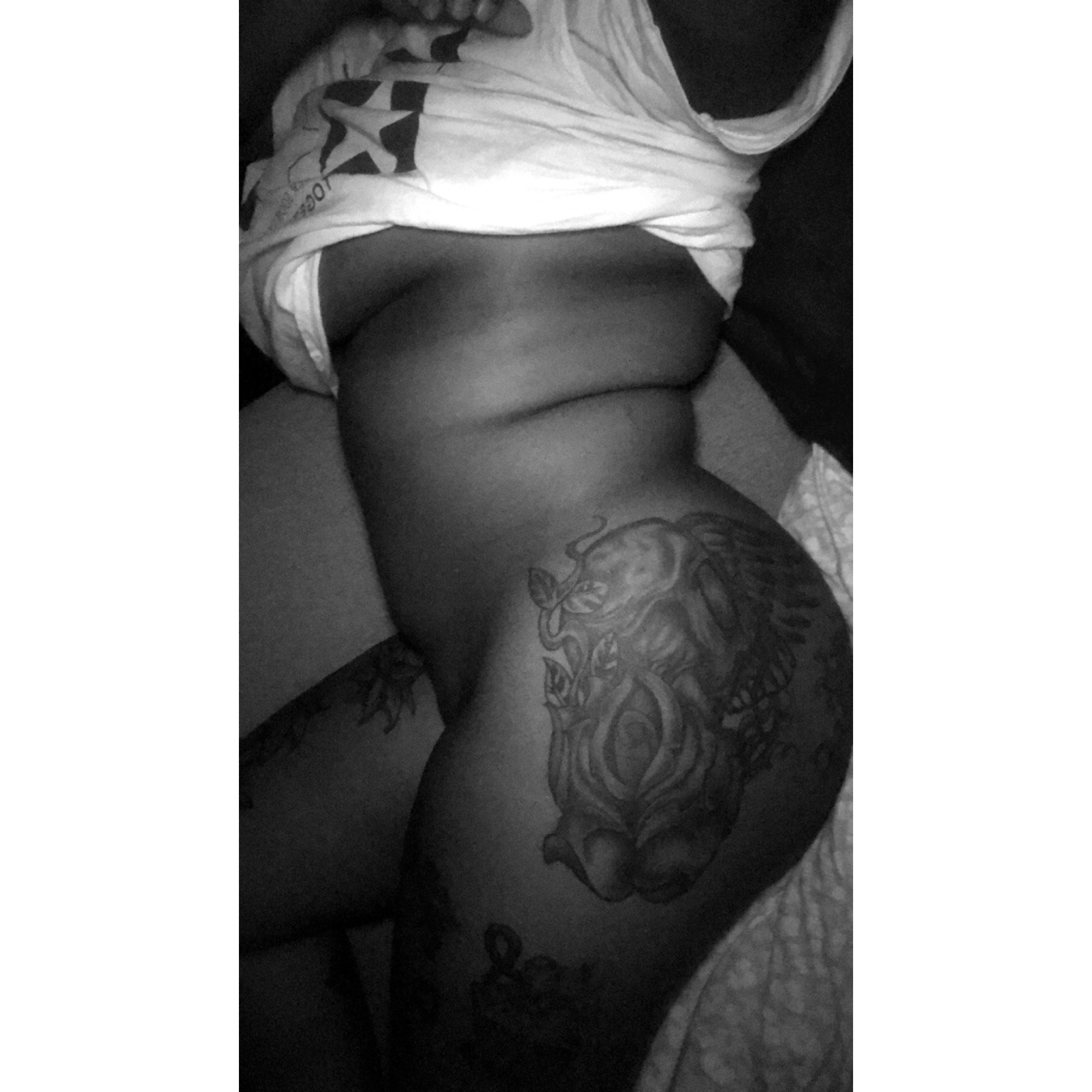 nakedrosenudist:  My body isn’t perfect. Yet I embrace it. I need to see my own