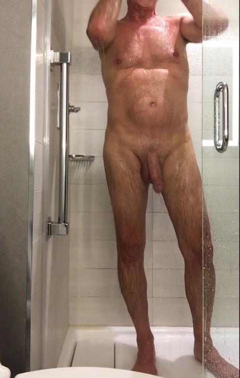 keirsraan: Shower time with Daddy Keir.