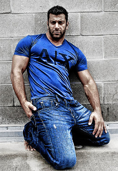 tantalus69:  Rabih Laz  Very handsome and muscular - he should always keep the hairy