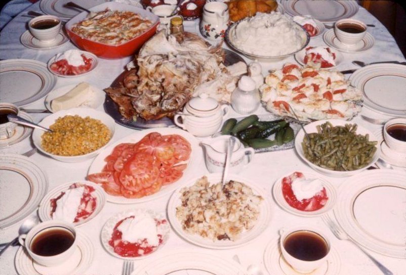 fifties-sixties-everyday-life:  Thanksgiving, 1953.