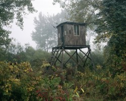 rhubarbes:  Hide Cabins by Jason Vaughn. (via Hide Cabins by Jason Vaughn – Fubiz™) 