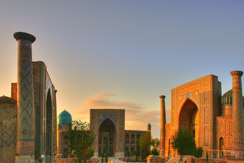 Sunset in Registan Square, Samarkand, Uzbekistan (by cayman simon).