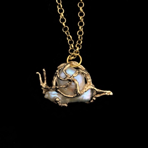 miyakumo:9ct gold snail with pearl