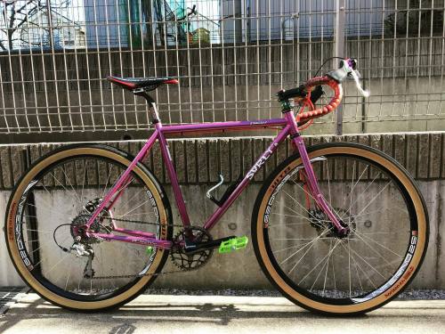 surlystragglerarchive:Cool 650B Surly Straggler with WTB Horizon tires via ktakee