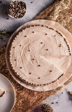 foodffs: Easy no-bake gingerbread cheesecake.