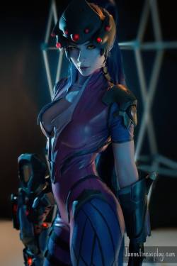 nerdgasrnz:  theomeganerd:  Overwatch - Widowmaker Cosplay by Jannet Vinogradova     