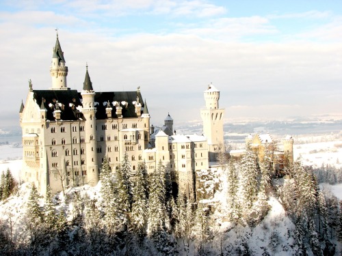 satan-is-salmon:  fantasy-remains-a-human-right:  Neuschwanstein Castle, Germany  I’ve been there! Woohoo!