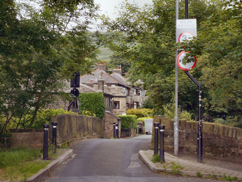 Bridge over Chew Brook, Oak View Road, Greenfield