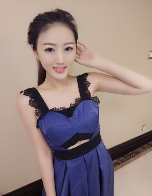 lovew8: 随拍微信:xax247