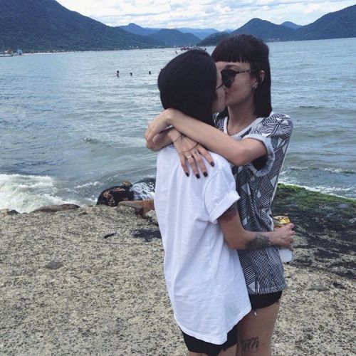 Meet Lesbian, Bisexual and Queer people: her.grsm.io/lesbiandgayy ♥️
