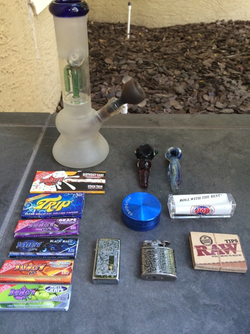 lunarstony:  STONER GIVEAWAY I have a bunch of extra stuff, so I’m gonna give a lot of it away. I’m gonna choose on 4/20 so I should be adding more to the giveaway.  Must be following me and reblog this for a chance to win a bong, two pipes, rolling