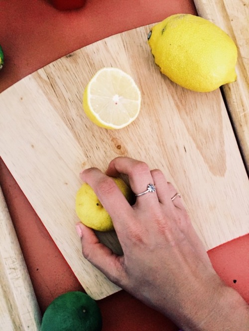 rewind-on-purpose:greener-living:I seem to always have a bunch of leftover lemons. a few ways you ca