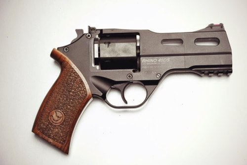 brokenandbought:  elpatronrealg:  Chiappa Rhino 40DS   This is an interesting-looking handgun. -em