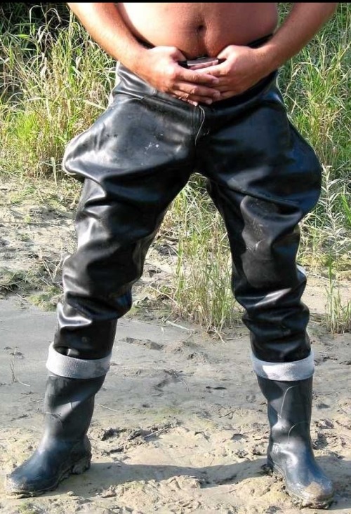 mackintoshlarry: Rubber riding breeches, cool