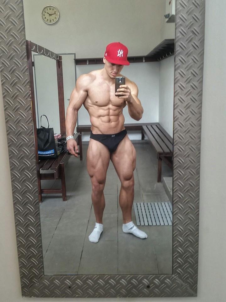 fitmen1:  Pacal Haag   https://www.facebook.com/OfficialPascalHaag/photos_stream?ref=page_internal