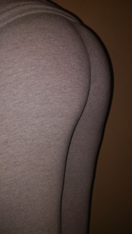 klrspussy:Shots of my bum in gray sweatpants by request!  Hope you like them sweetie!All photos on m
