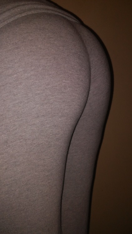 klrspussy: Shots of my bum in gray sweatpants by request!  Hope you like them sweetie!All photo