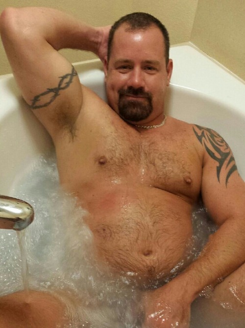 fhabhotdamncobs: bearistheway:  daddy-bear-hunter:  @daddy-bear-hunter    Follow me @bearisth