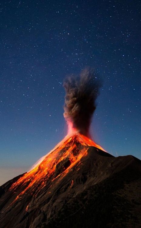 Volcano, eruption, lava, mountain, 950x1534 wallpaper @wallpapersmug : bit.ly/2EBfd6v - http: