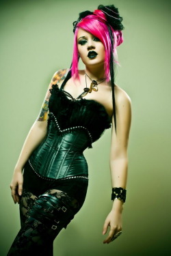 alt-dolls:  Alternative girl http://alt-dolls.tumblr.com/