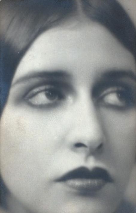 XXX artyeux:   Marion Morehouse  1930’s  https://painted-face.com/ photo