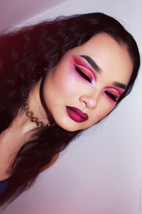 Edgy Valentine’s Day Makeup Look ▷ now on LienJae.Com. 