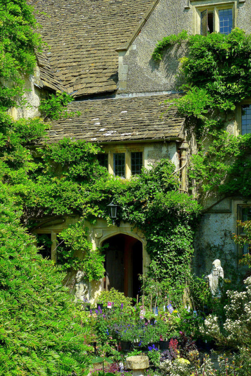 allthingseurope:  Abbey House Gardens, UK (by Jayembee69)