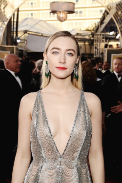 im-pikachu:Saoirse Ronan arrive to the 76th