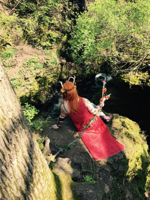 katelyn-r-c:Took some updated pictures of my keyleth cosplay. It was really fun walking around the p