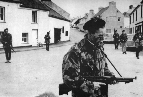 oglaighnaheireann: IRA checkpoint in Creggan Estate, Derry