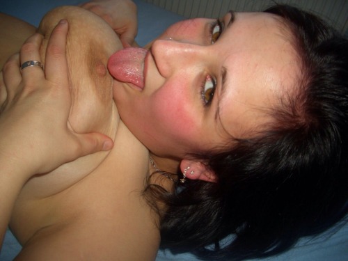 ichbinguterjunge:  Please reblog my posts, thanks! Only real amateur Please submit your pictures 😜🤓🔥😻👅👌🏻 