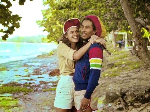 oldloves:Bob Marley and then girlfriend Cindy Breakspeare.Breakspeare was a Jamaican jazz musician a