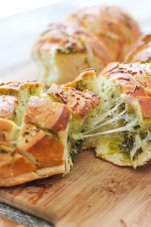 CHEESY PESTO PULL-APART BREAD