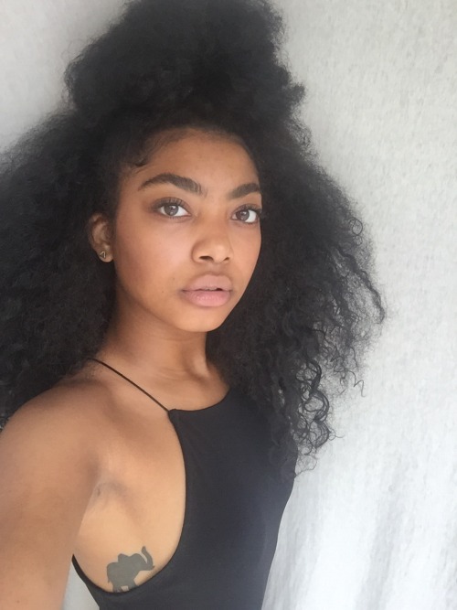 hello-kaela:Every Black girl is a Kween! Happy Black Out✨